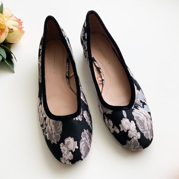 ZARA TRAFALUC Size 38 EU Black and Grey Floral Fabric Low Block Heel Pumps - Picture 3 of 5